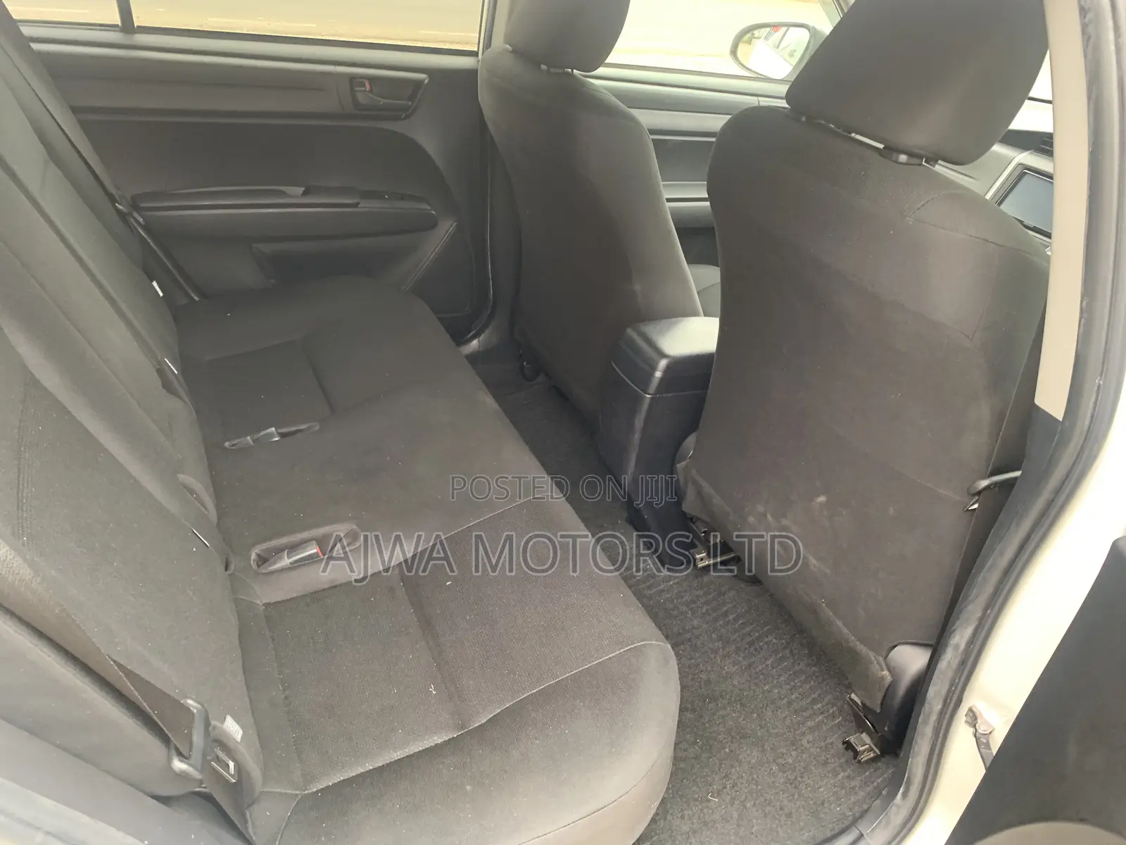Toyota Corolla Fielder 1.5 Hybrid FWD 2021 White
