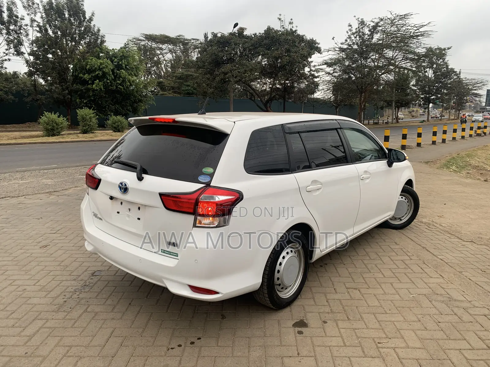 Toyota Corolla Fielder 1.5 Hybrid FWD 2021 White