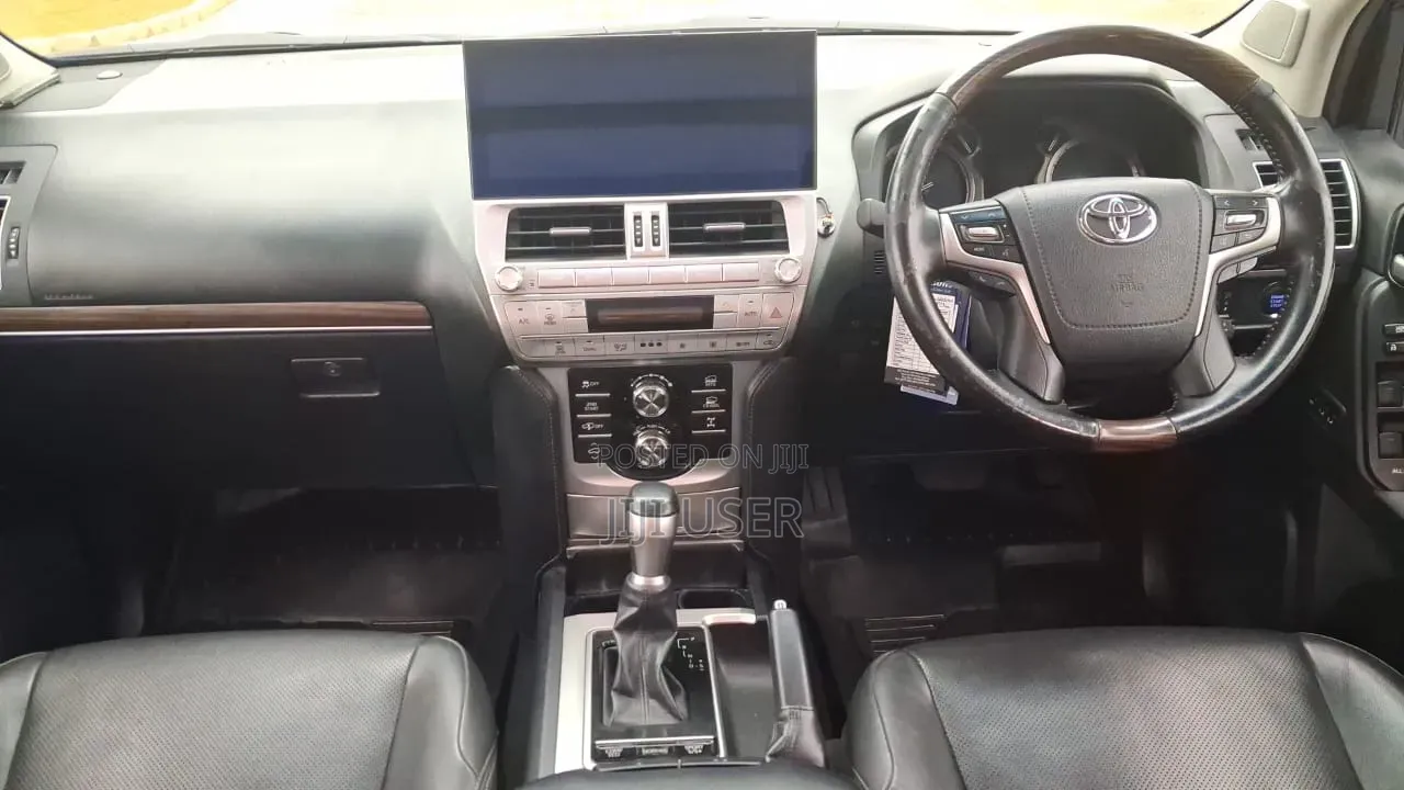 Toyota Land Cruiser Prado 2019 White