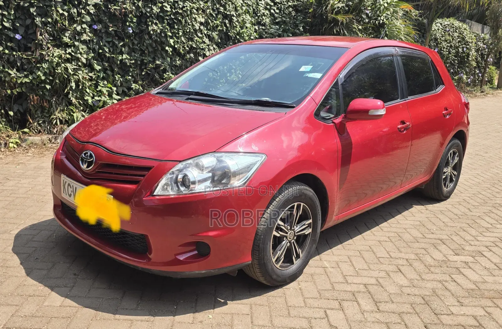 Toyota Auris 2012 Red