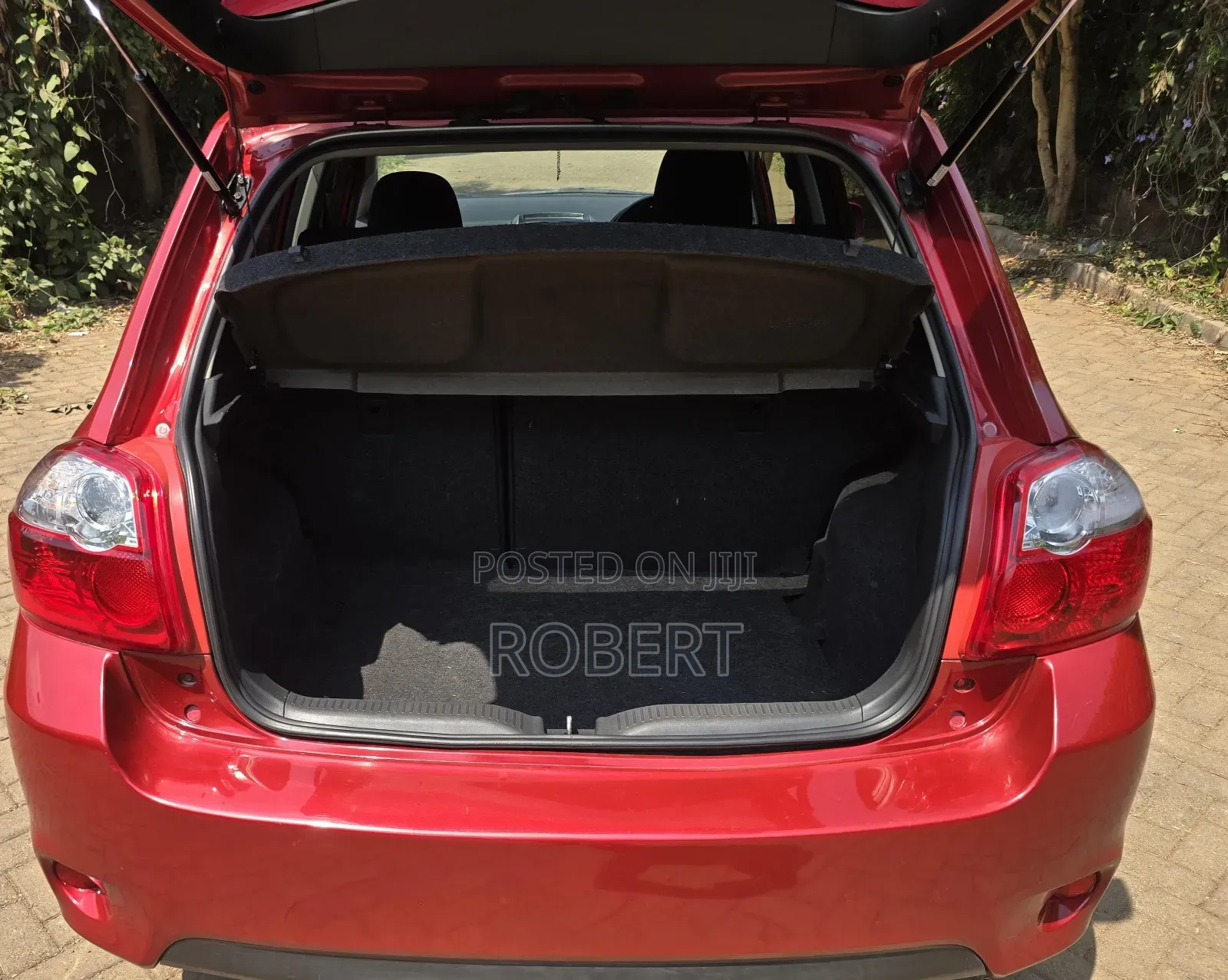 Toyota Auris 2012 Red