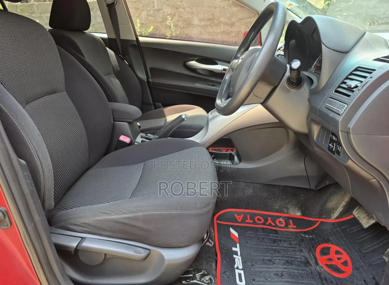 Toyota Auris 2012 Red