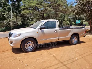 Toyota Hilux 2015 Gold