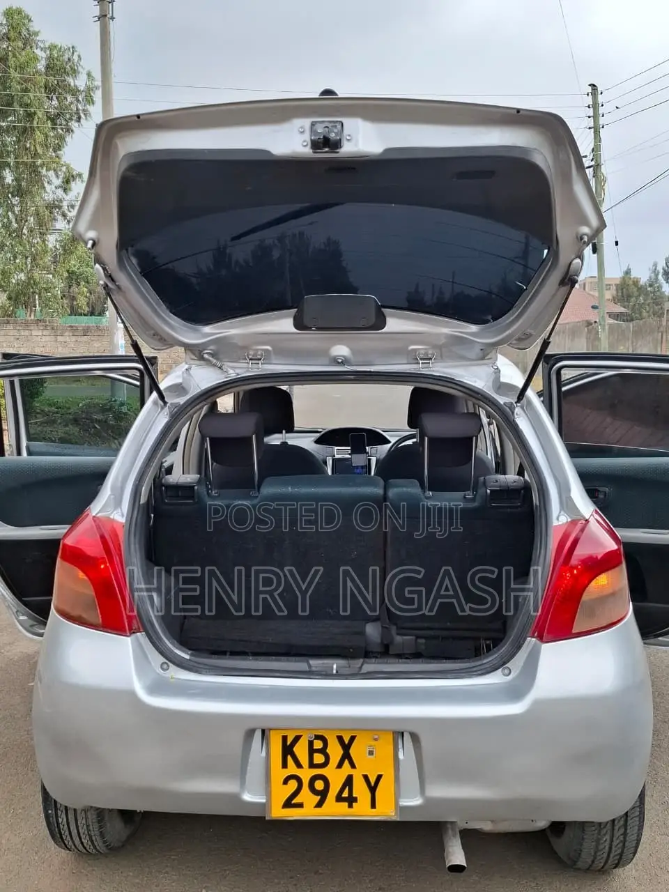 Toyota Vitz 2006 Silver