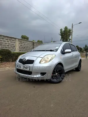 Toyota Vitz 2006 Silver
