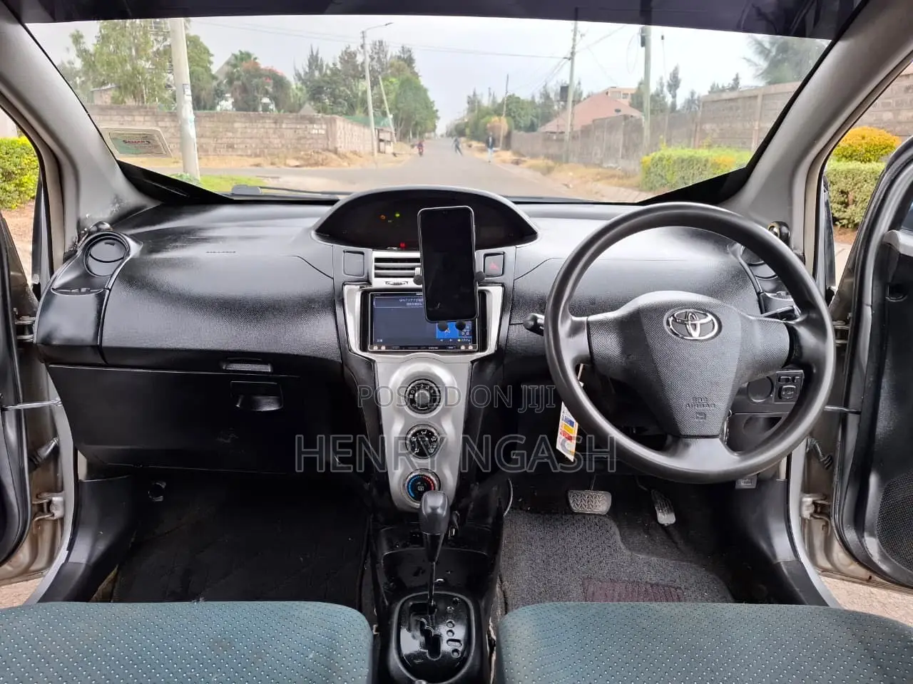 Toyota Vitz 2006 Silver