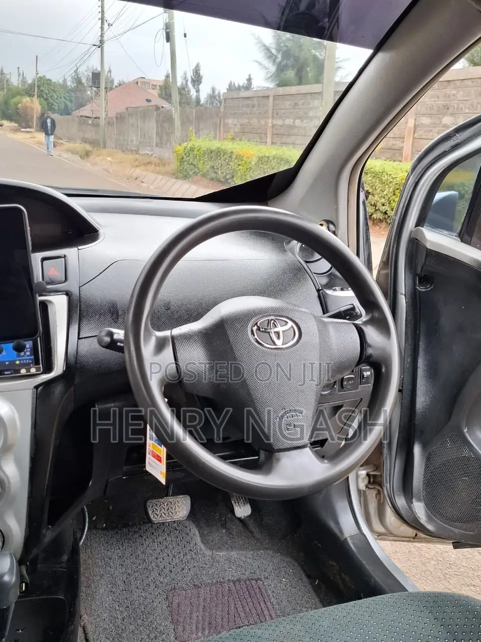 Toyota Vitz 2006 Silver