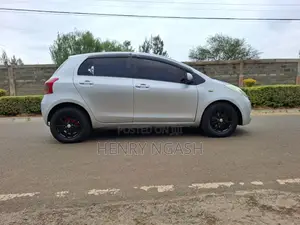 Toyota Vitz 2006 Silver