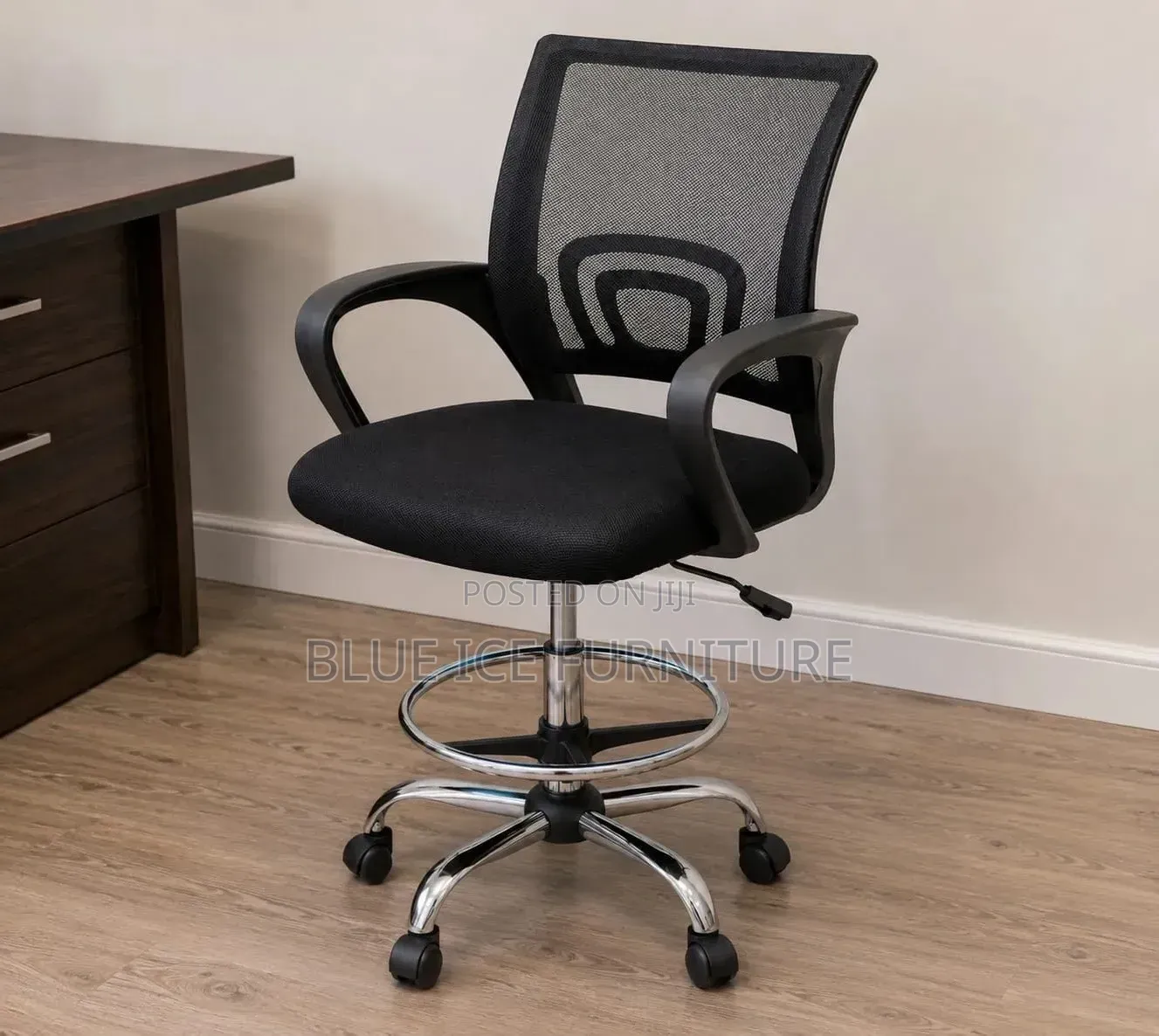 Ergonomic Mesh Office Chair With Chrome Base Footrest