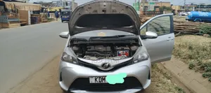 Toyota Vitz 2016 Silver
