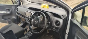 Toyota Vitz 2016 Silver