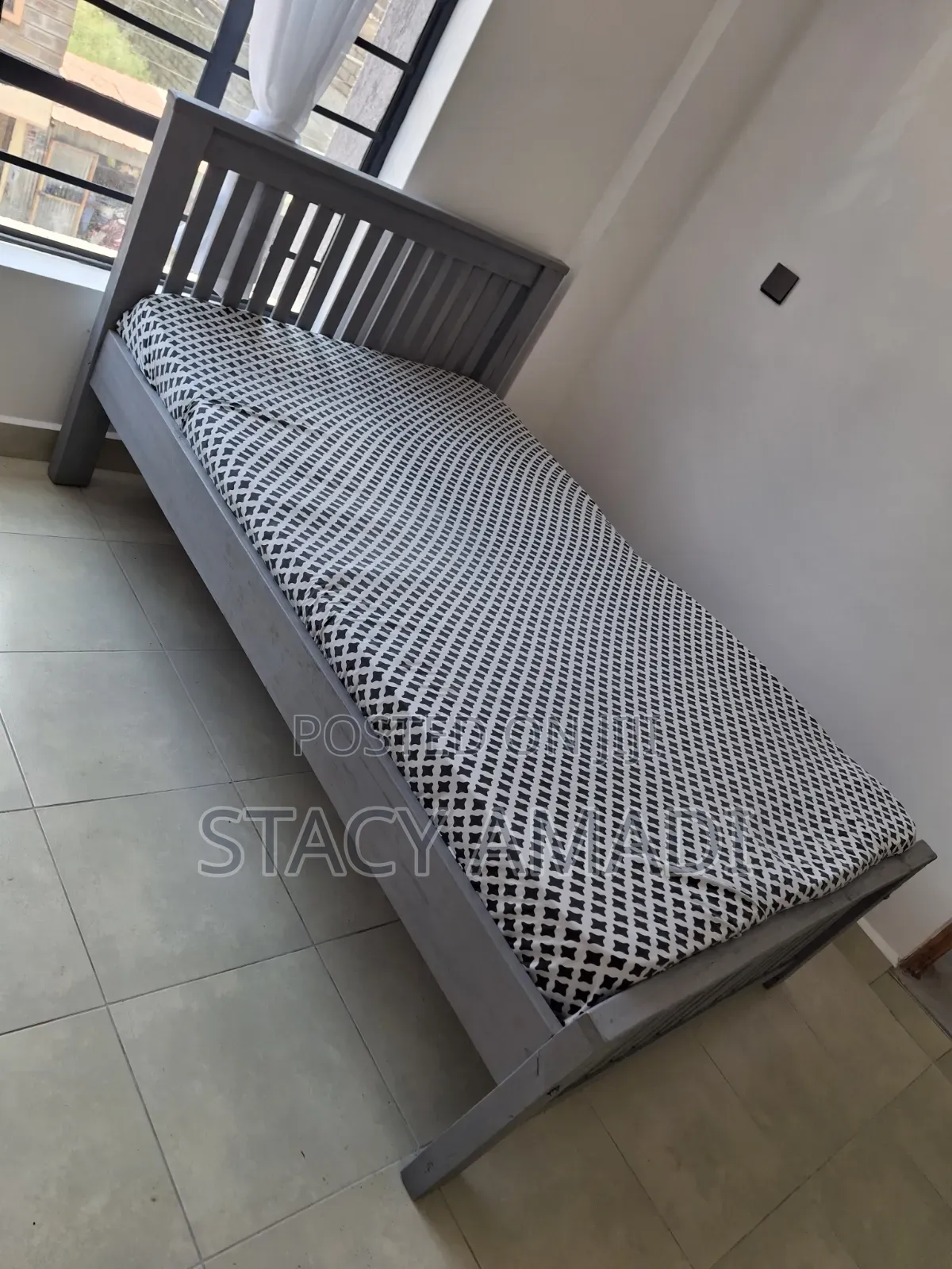 4by6 Bed Slightly Used Still in Very Good Condition.