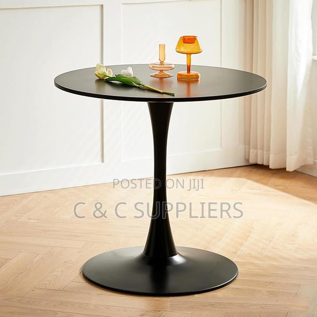 Round Living Room Marble Table. - thumbnail 3