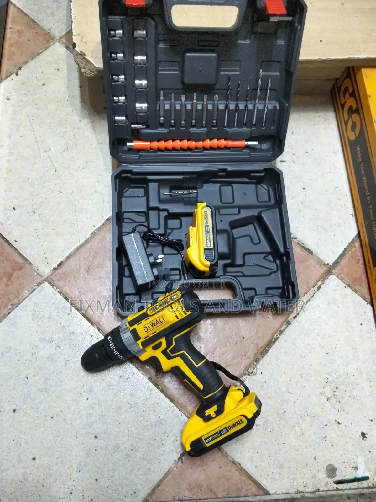 Powerful Dewalt Cordless Drill 2 Battery 48 Volt With Charger