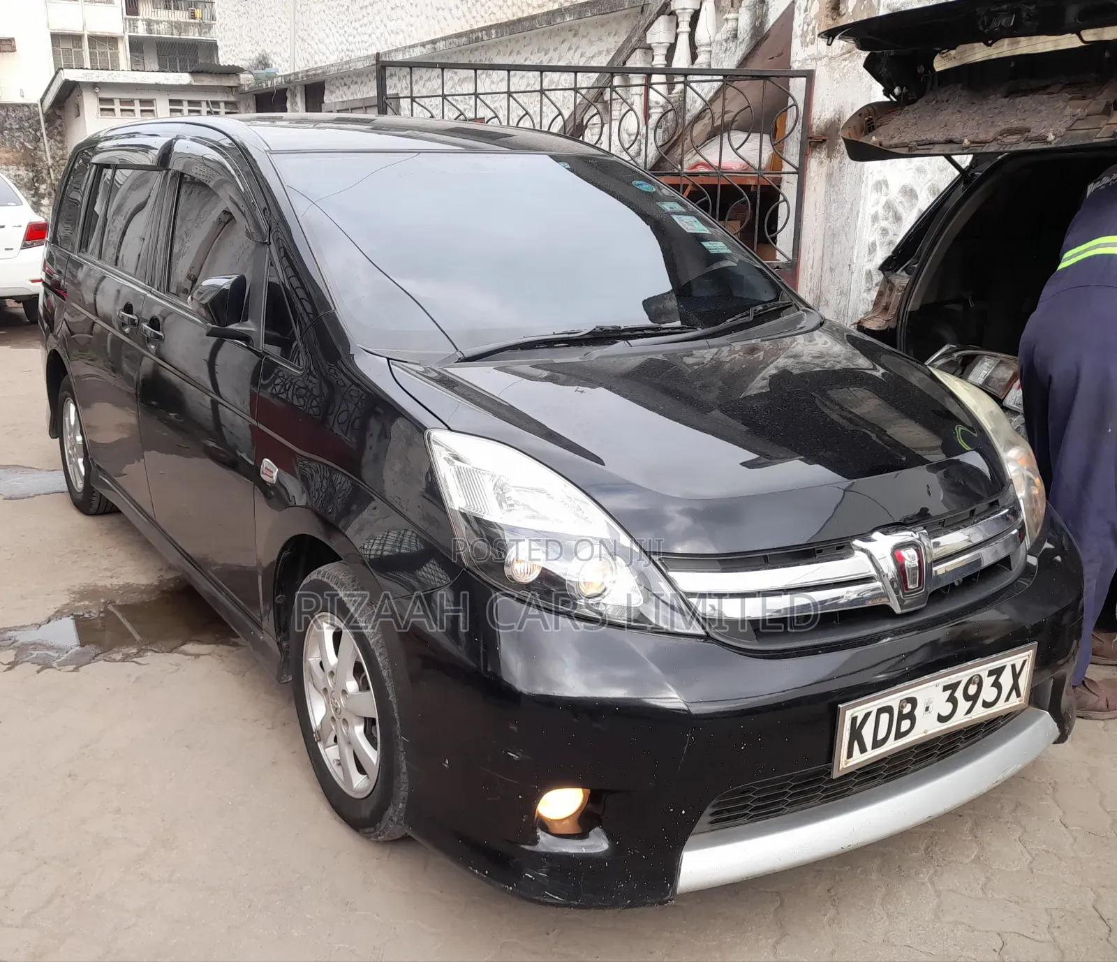 Toyota ISIS 2014 Black