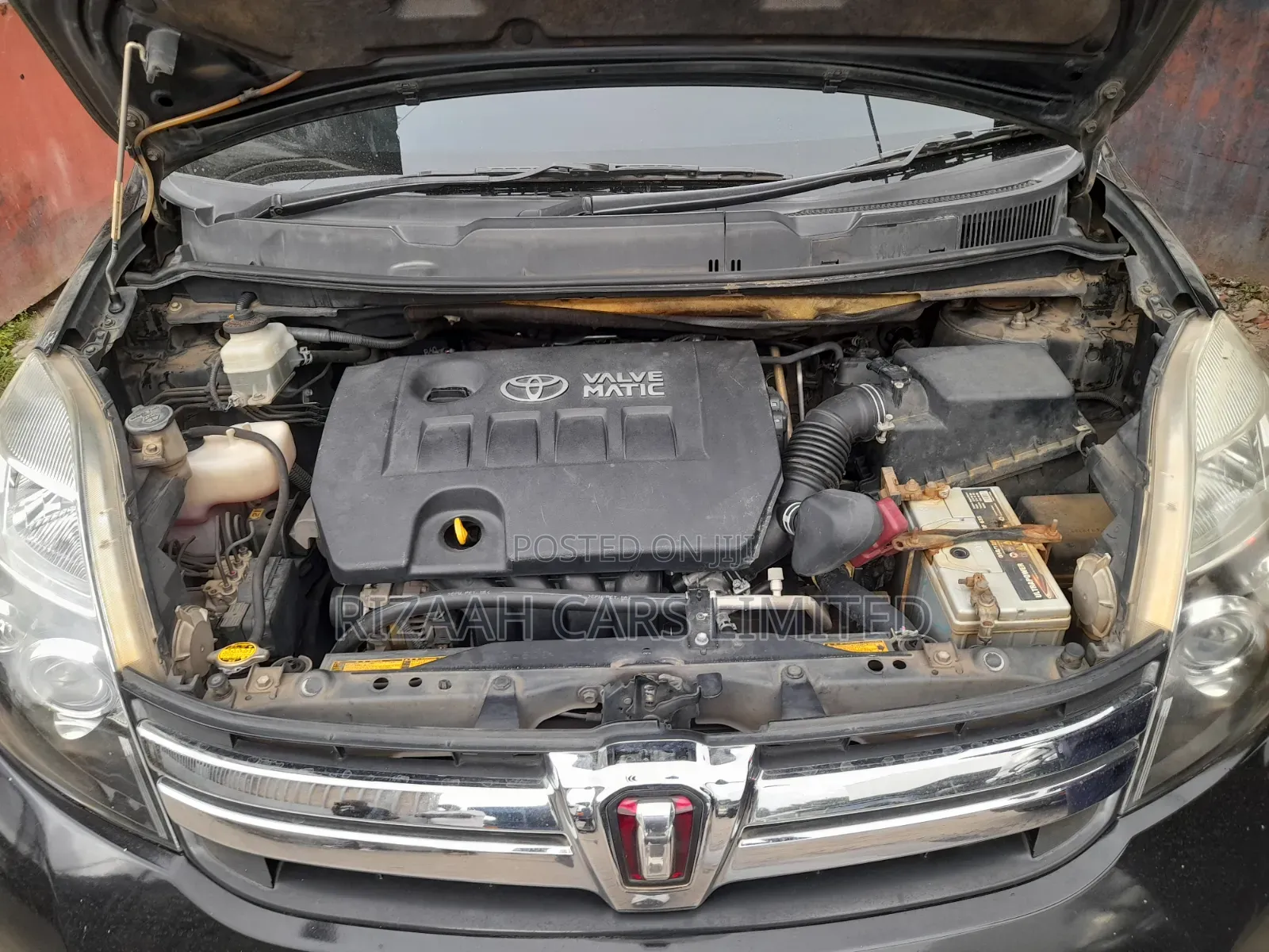 Toyota ISIS 2014 Black