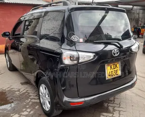 Toyota Sienta 2016 Black