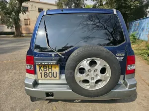 Mitsubishi Pajero 2002 Blue