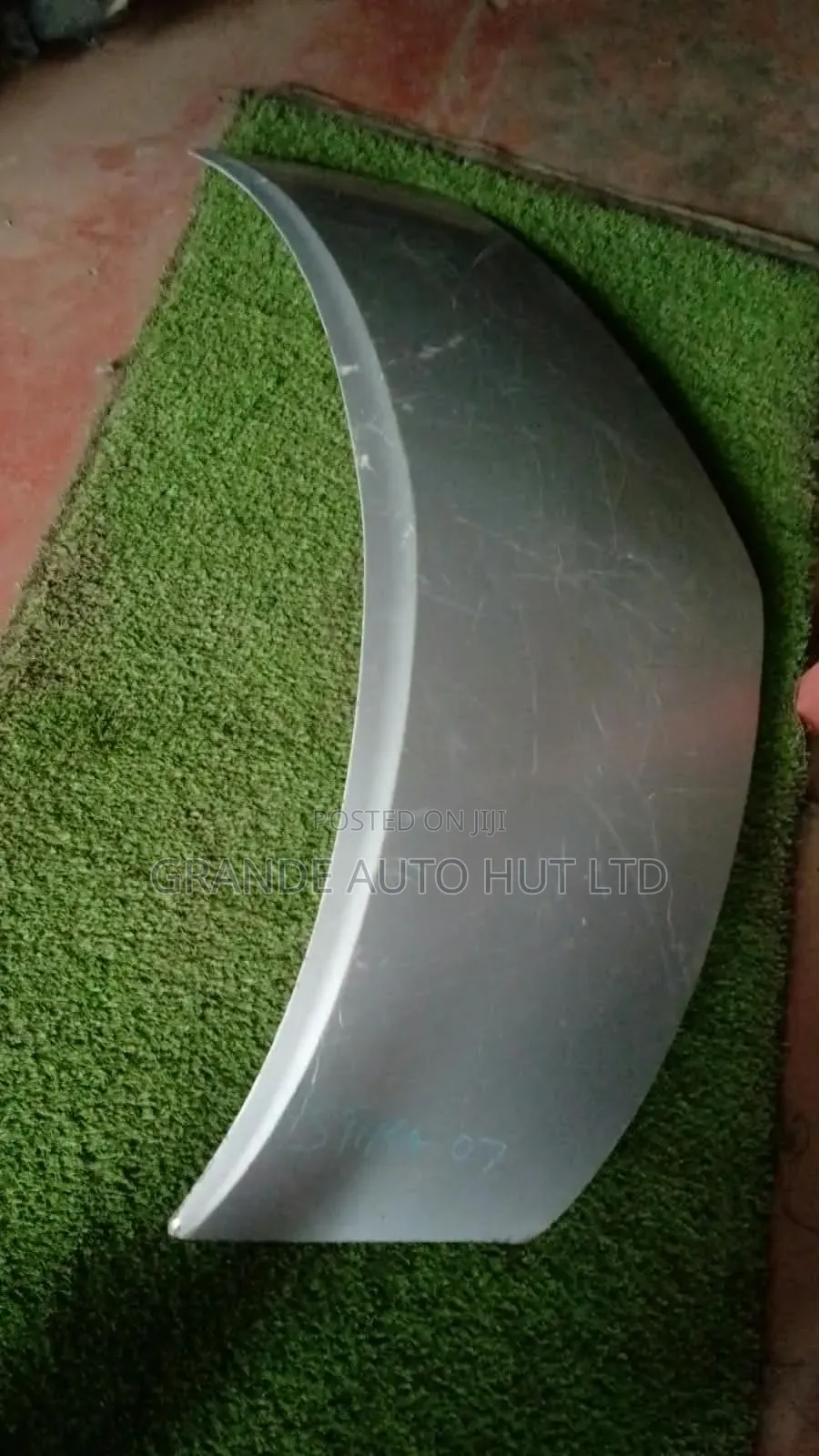 Toyota Estima Bonnet