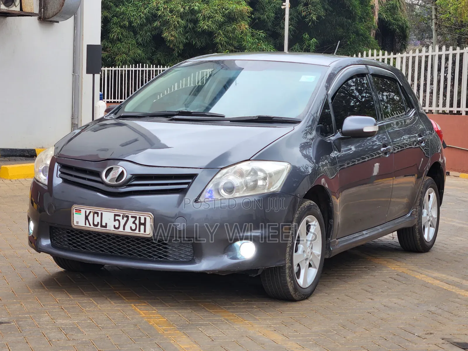 Toyota Auris 2010 Gray