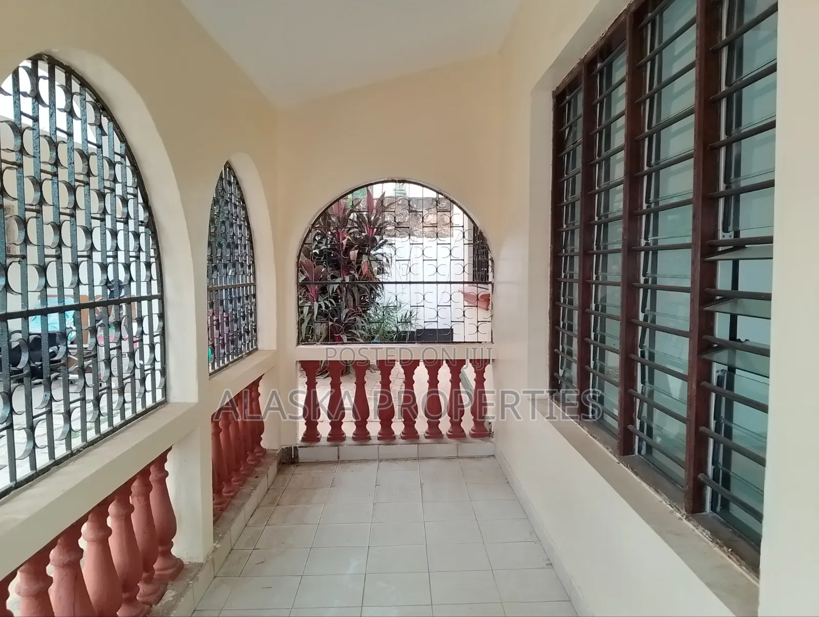 4bdrm Mansion in Beach Road, Nyali Mkomani for rent