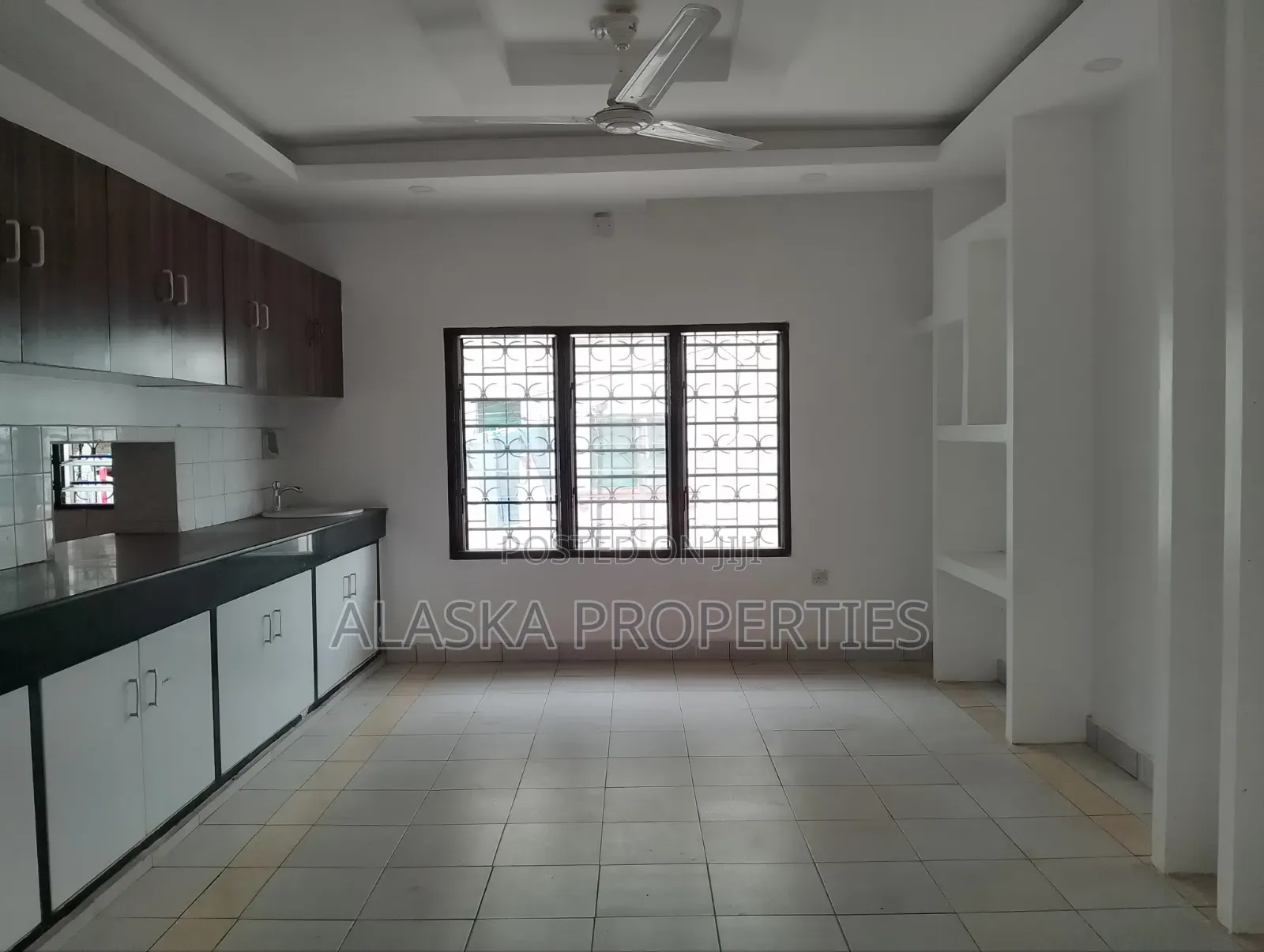 4bdrm Mansion in Beach Road, Nyali Mkomani for rent