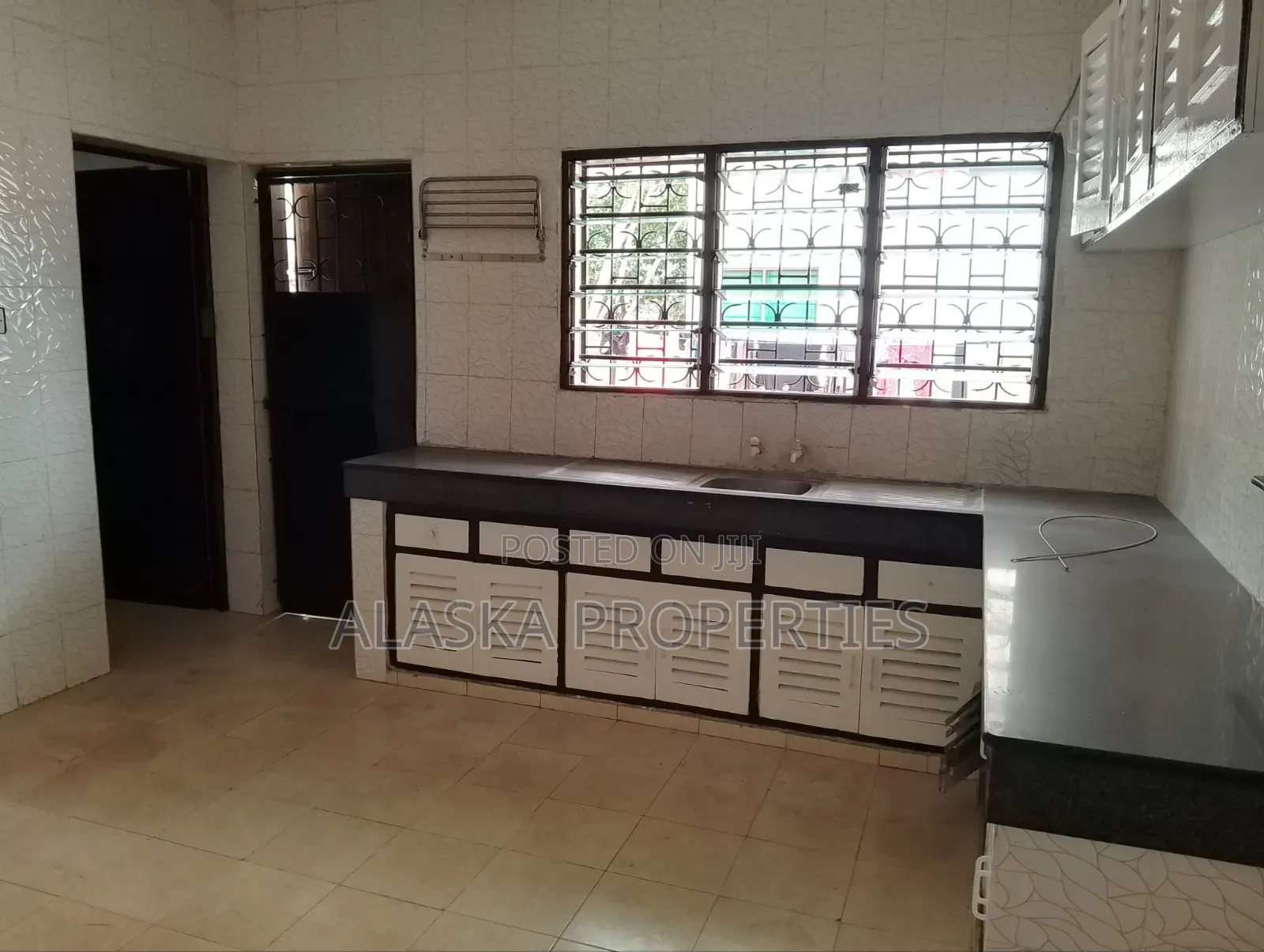 4bdrm Mansion in Beach Road, Nyali Mkomani for rent