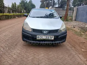 Nissan Advan 2010 Silver