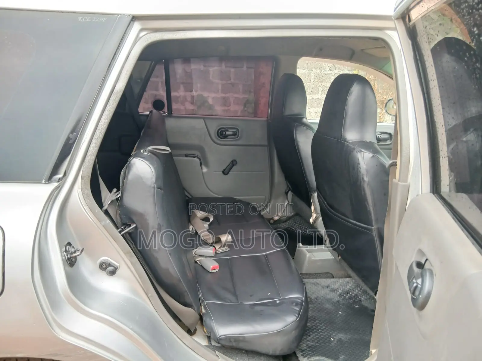 Nissan Advan 2010 Silver