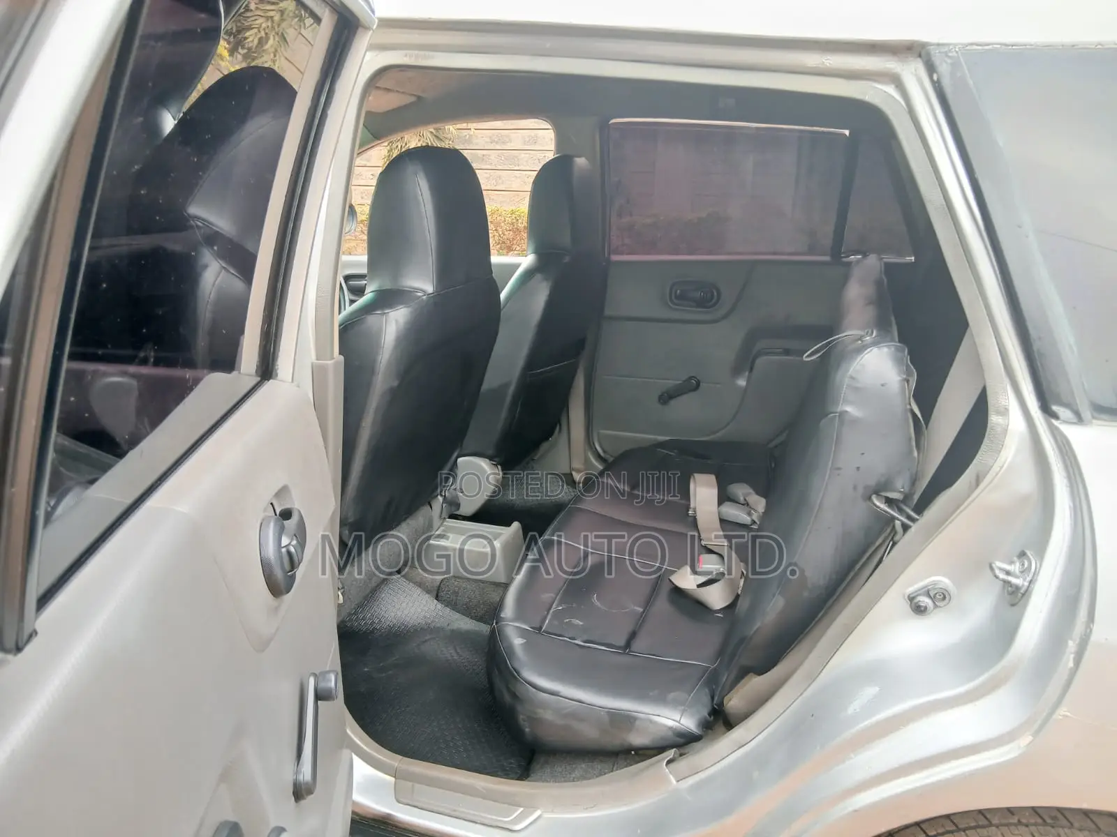 Nissan Advan 2010 Silver