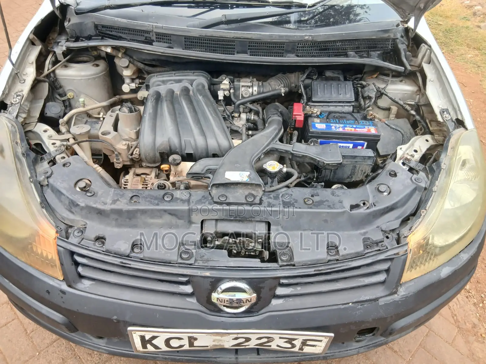 Nissan Advan 2010 Silver