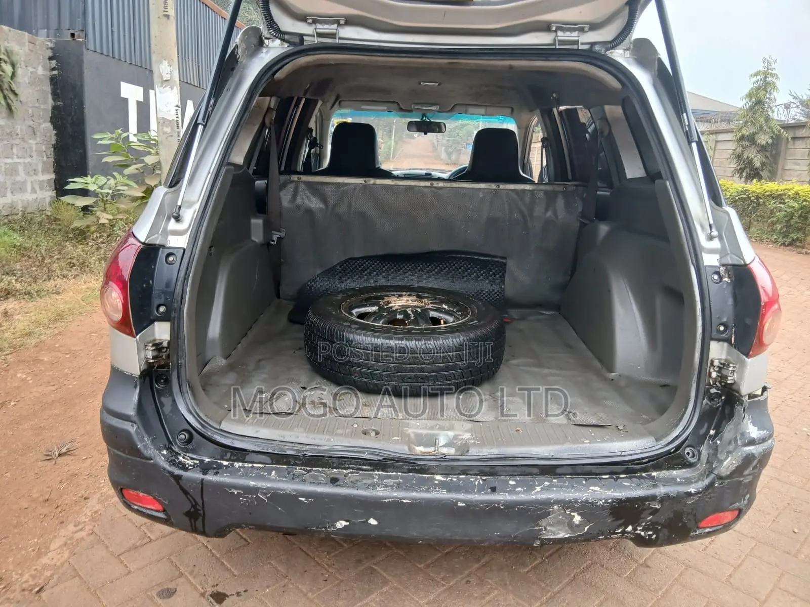 Nissan Advan 2010 Silver