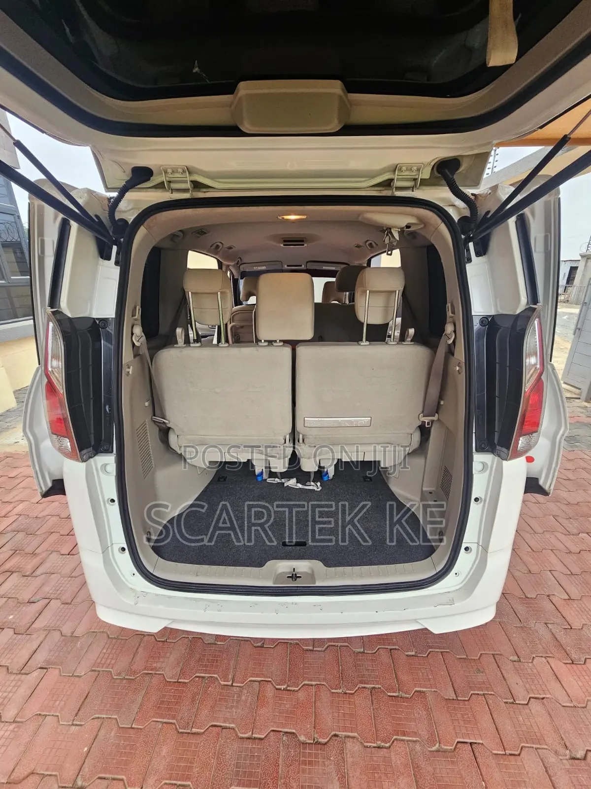Nissan Serena 2018 White