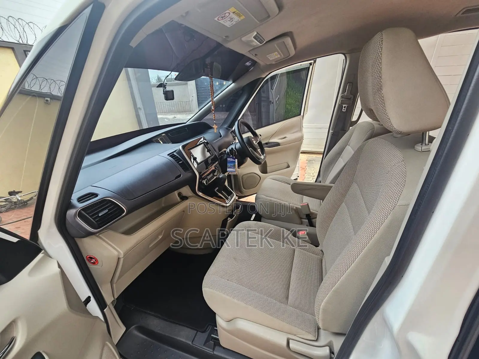 Nissan Serena 2018 White