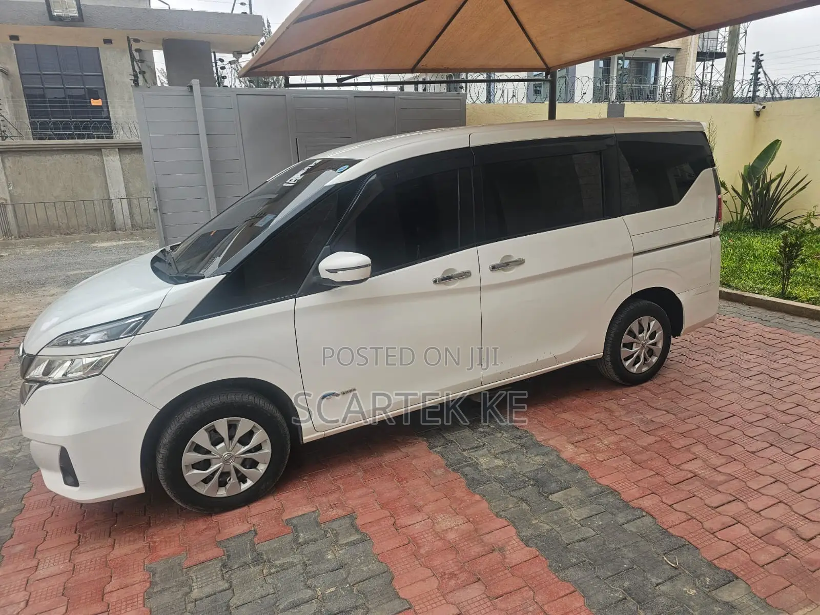 Nissan Serena 2018 White