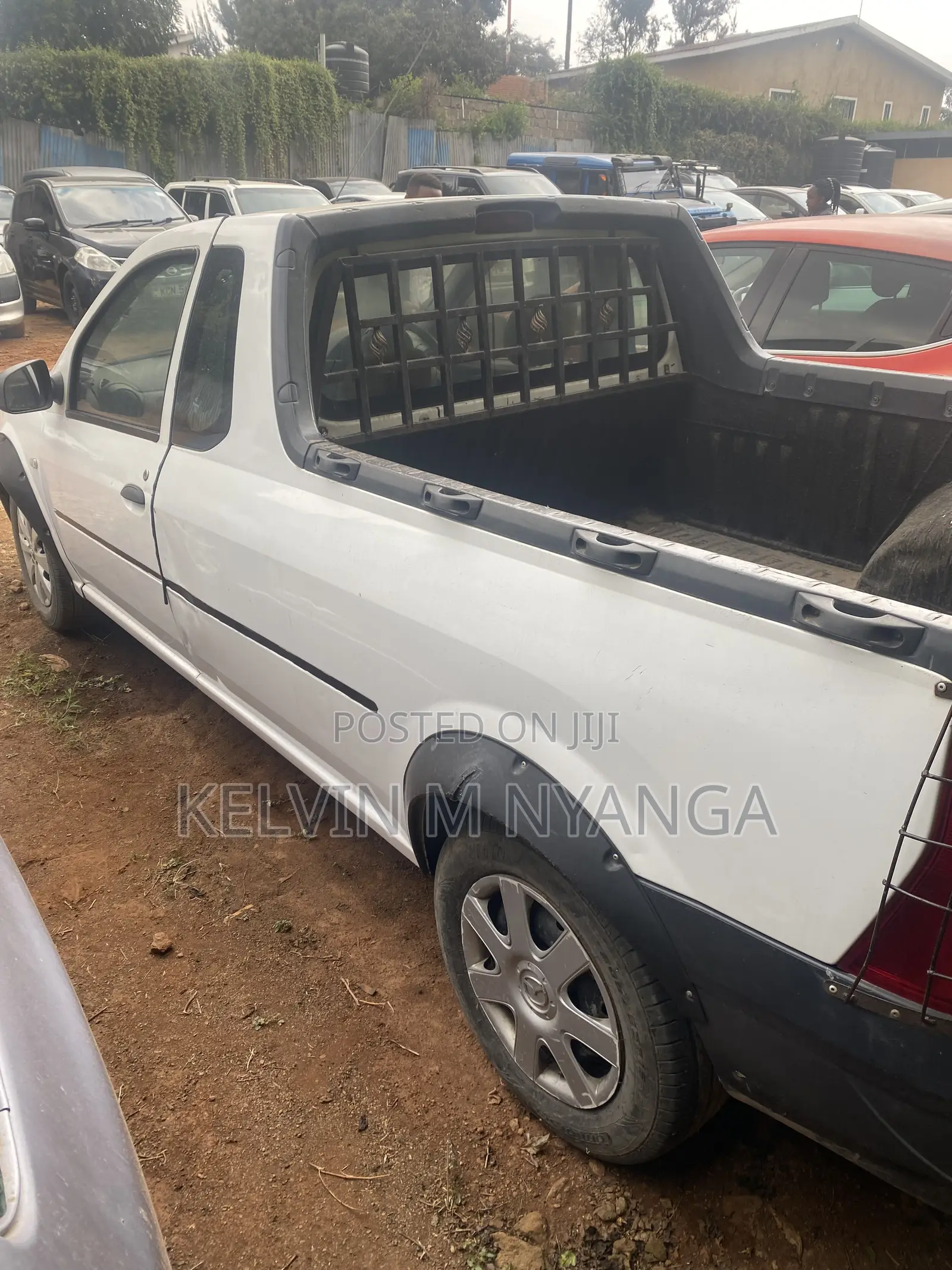 Nissan Pick-Up 2013 White