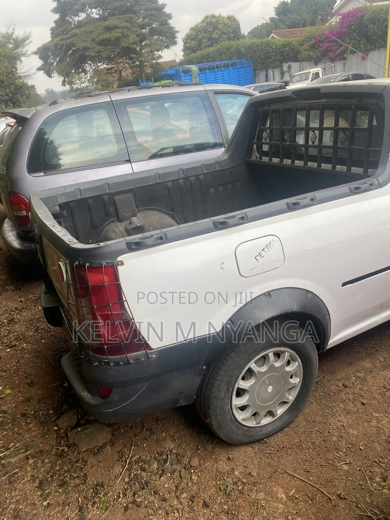 Nissan Pick-Up 2013 White