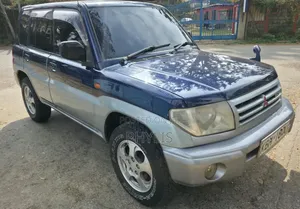 Mitsubishi Pajero IO 2002 Blue