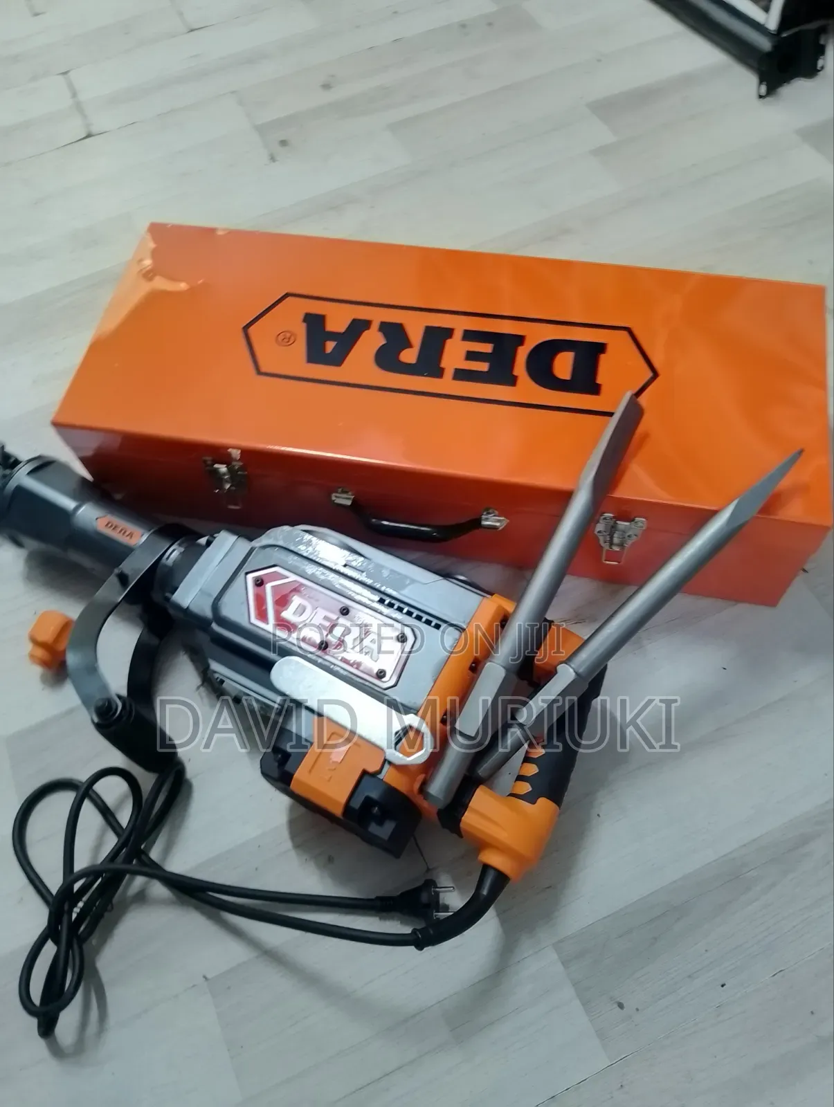 Dera 1800W Concrete Breaker Demolition Hammer.