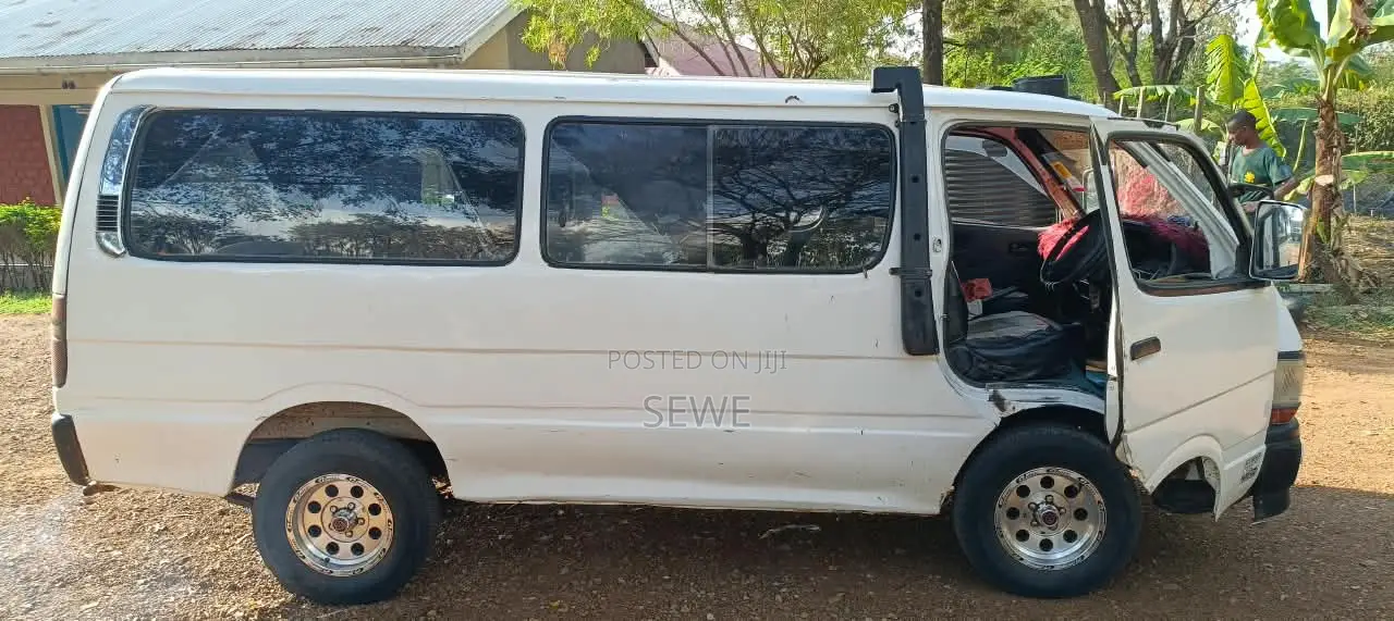 Toyota HiAce 1998 White