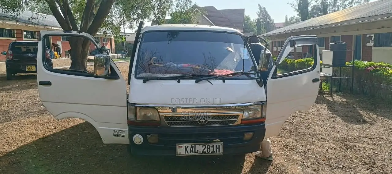 Toyota HiAce 1998 White