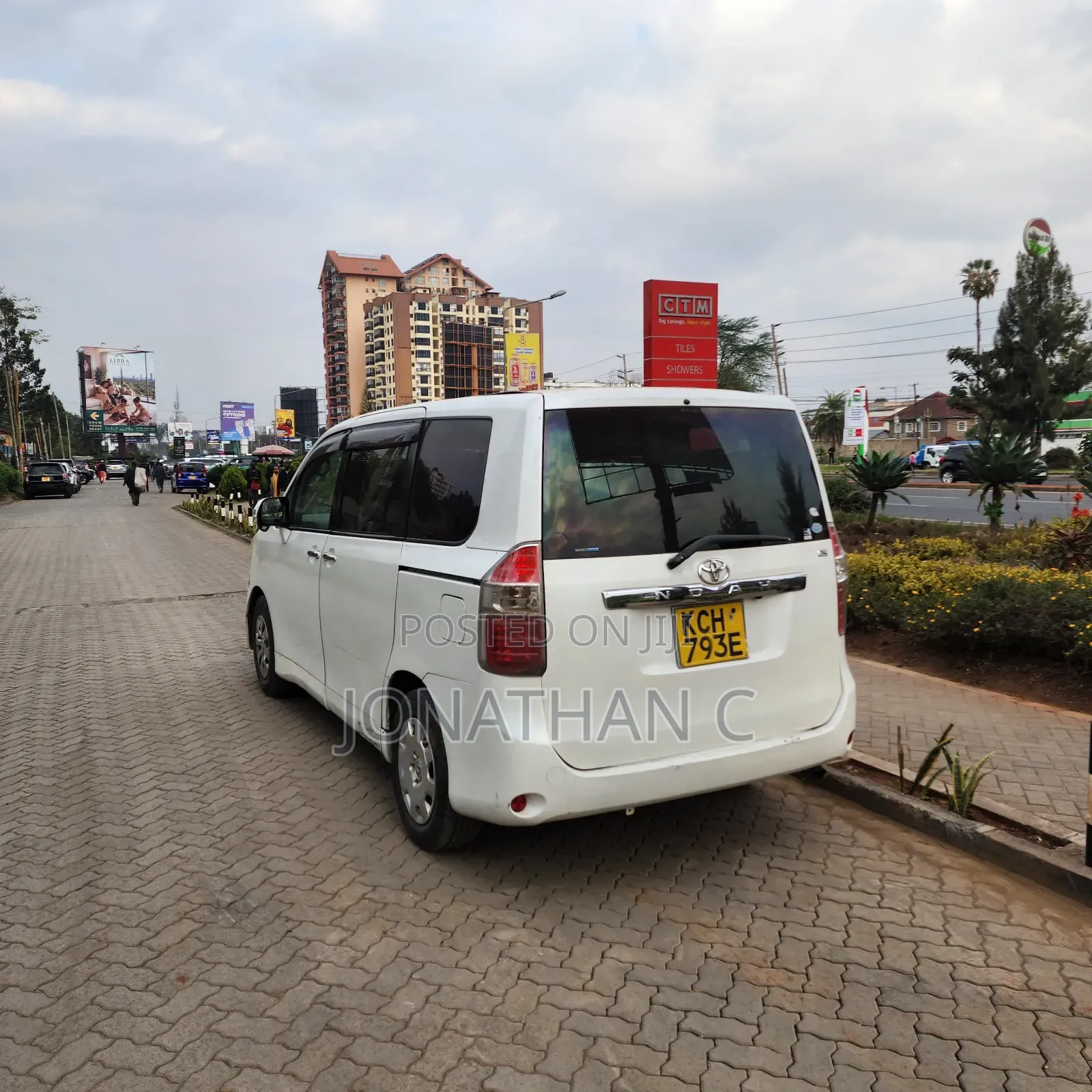 Toyota Noah 2009 White