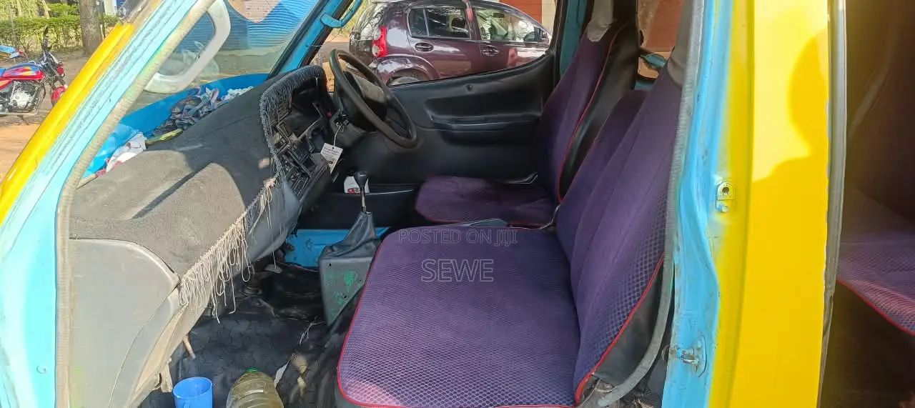 Toyota HiAce 1998 Yellow