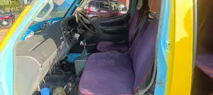 Toyota HiAce 1998 Yellow