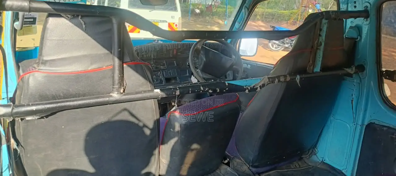 Toyota HiAce 1998 Yellow