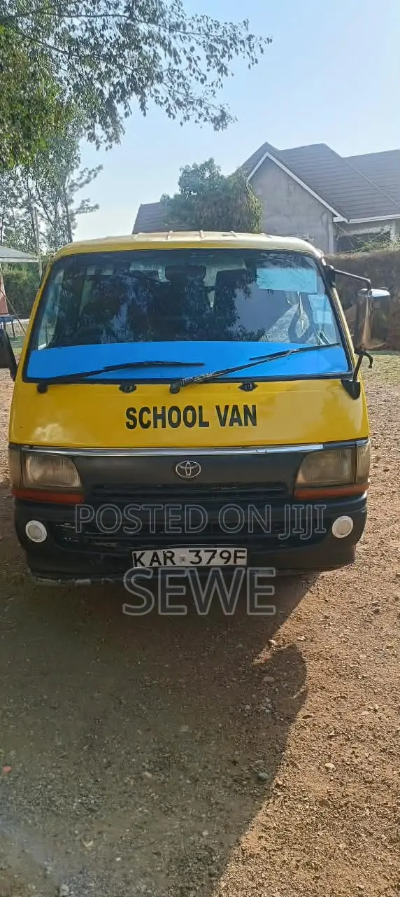 Toyota HiAce 1998 Yellow