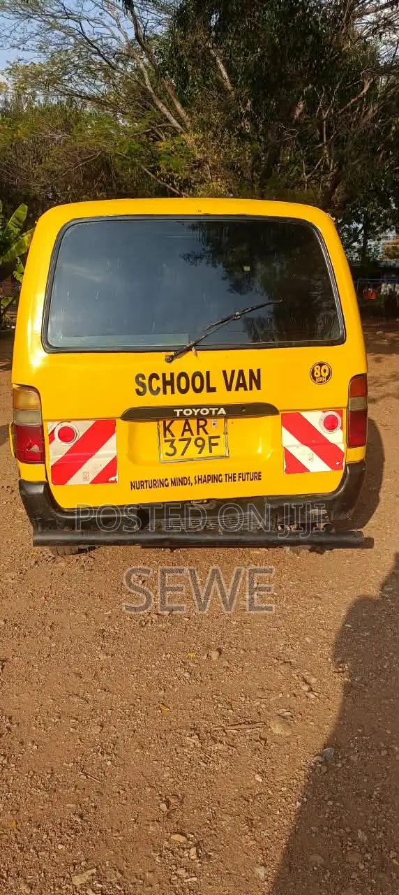 Toyota HiAce 1998 Yellow