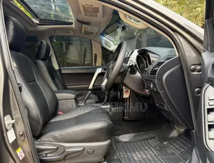 Toyota Land Cruiser Prado 2016 Gray