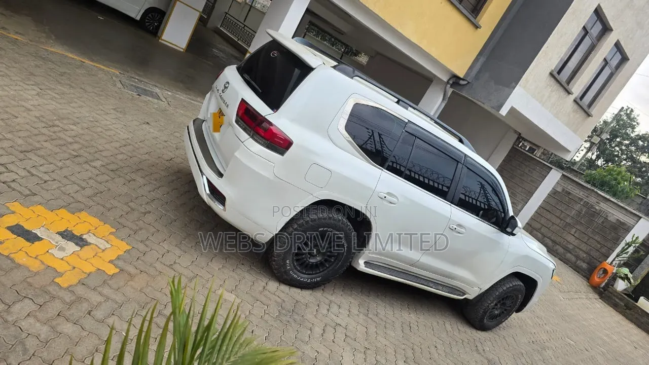 Toyota Land Cruiser 2008 White