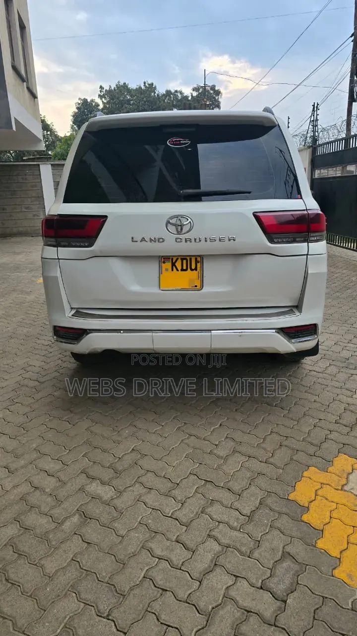 Toyota Land Cruiser 2008 White